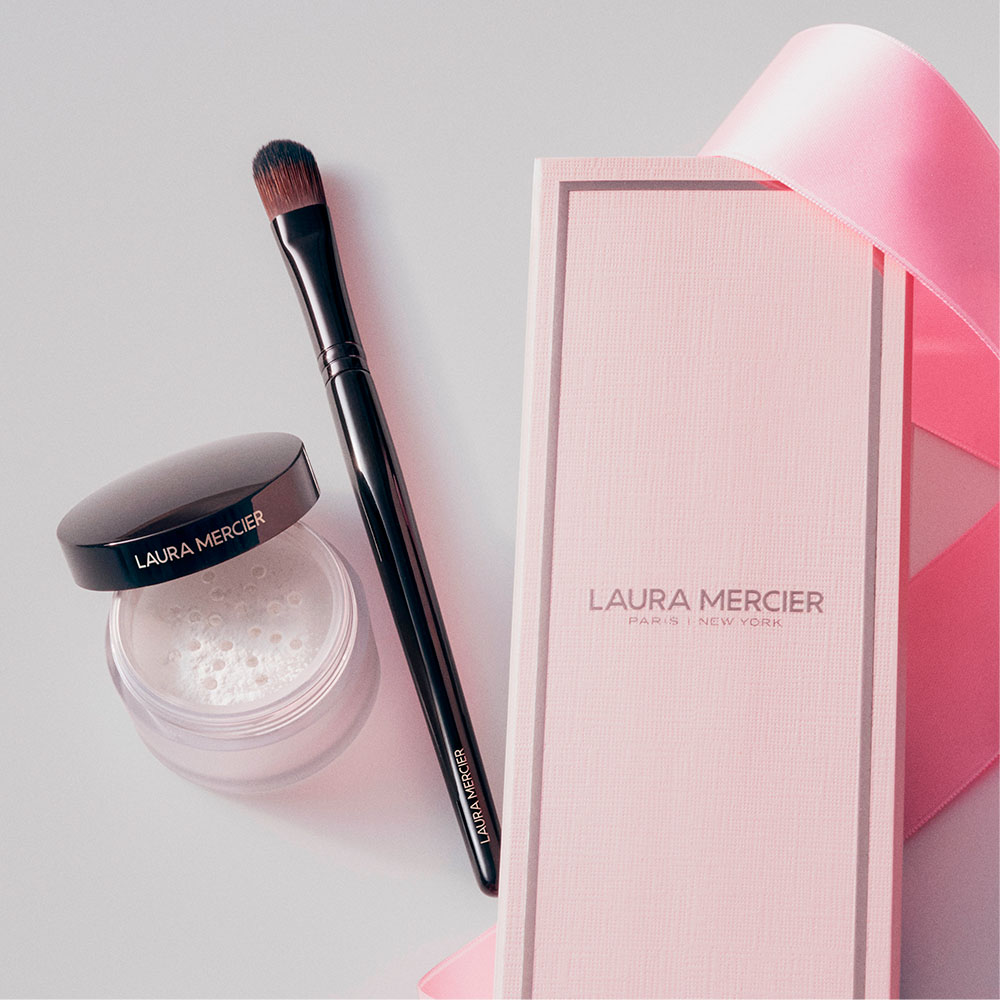 SECRET BRIGHTENING POWDER & BRUSH SET (SET DE MAQUILLAJE)